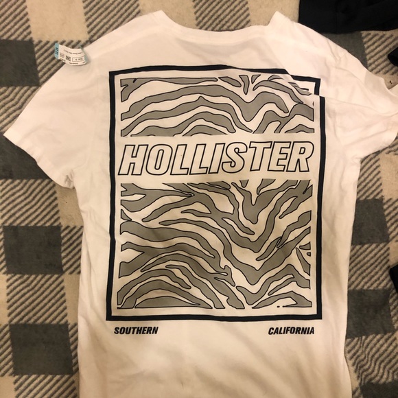 Mens Tee- Small - Picture 2 of 3